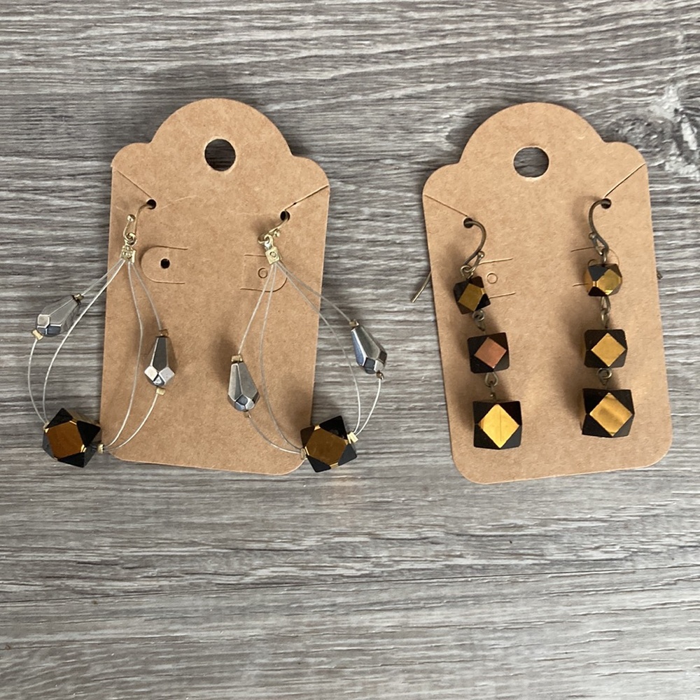 Set of Vintage looking pierced earrings with unique beads - Picture 1 of 5